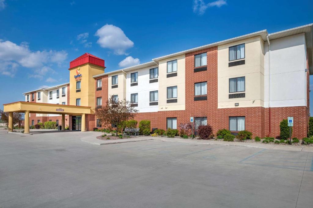 a rendering of a hotel with a parking lot at Comfort Suites Merrillville near US 30 in Merrillville