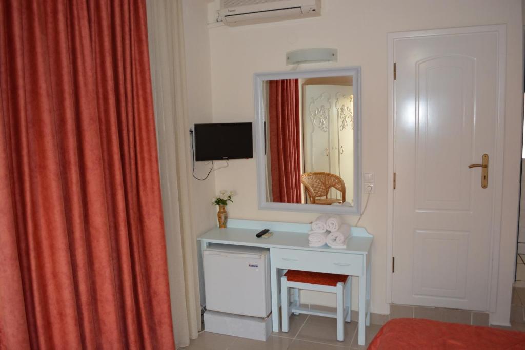 TV a/nebo společenská místnost v ubytování Lefka Ori City Rooms