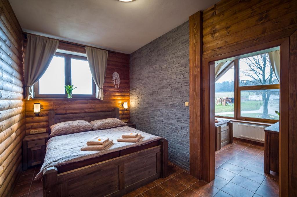 Postel nebo postele na pokoji v ubytování Ranch Jestřebice