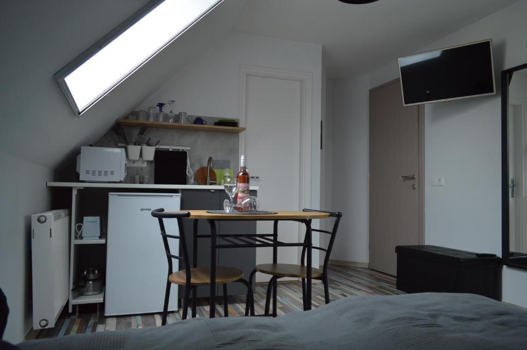 Kuchyň nebo kuchyňský kout v ubytování Rebeka Panzió