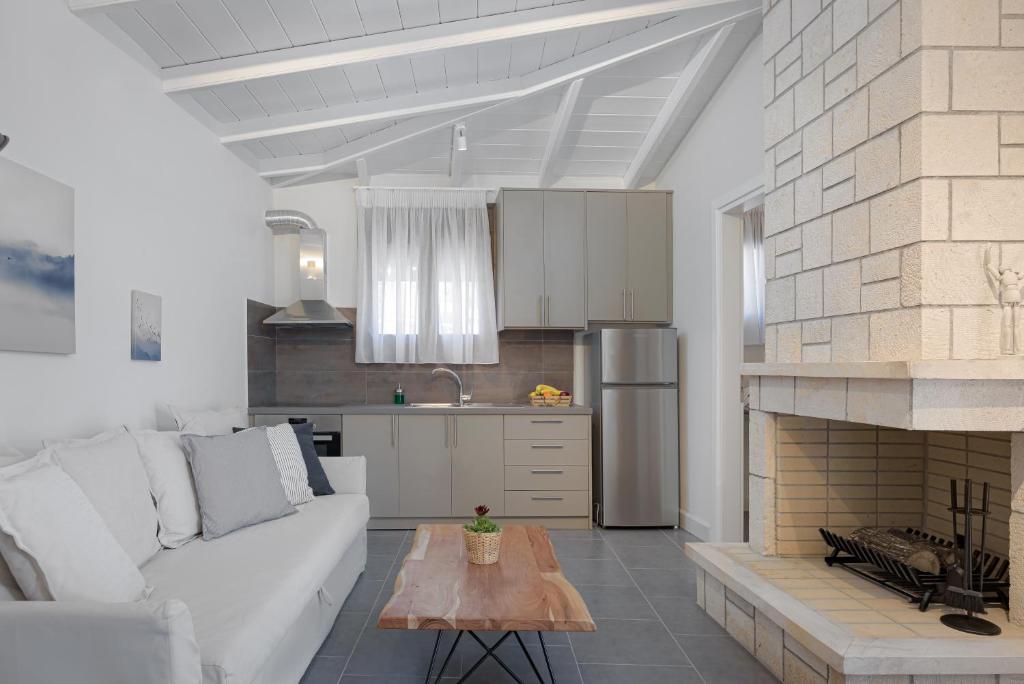 Kuchyň nebo kuchyňský kout v ubytování Villa Tzikides Aegina