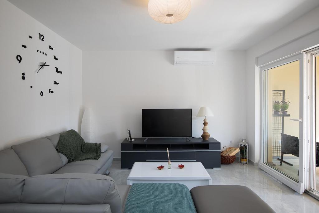 TV a/nebo společenská místnost v ubytování Apartments Jan&Enzo