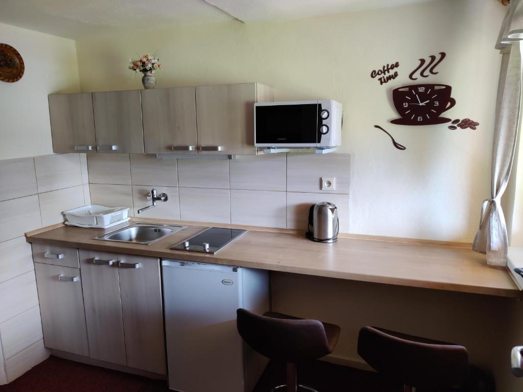Kuchyňa alebo kuchynka v ubytovaní Apartmány Potok