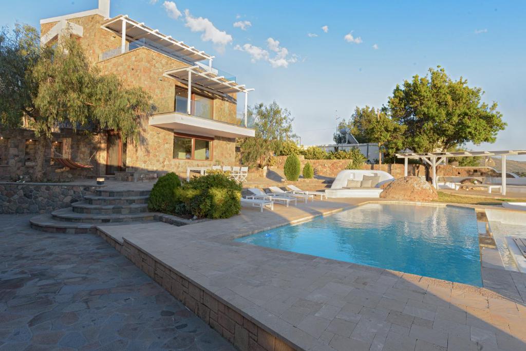Bazén v ubytování Villa Tzikides Aegina nebo v jeho okolí