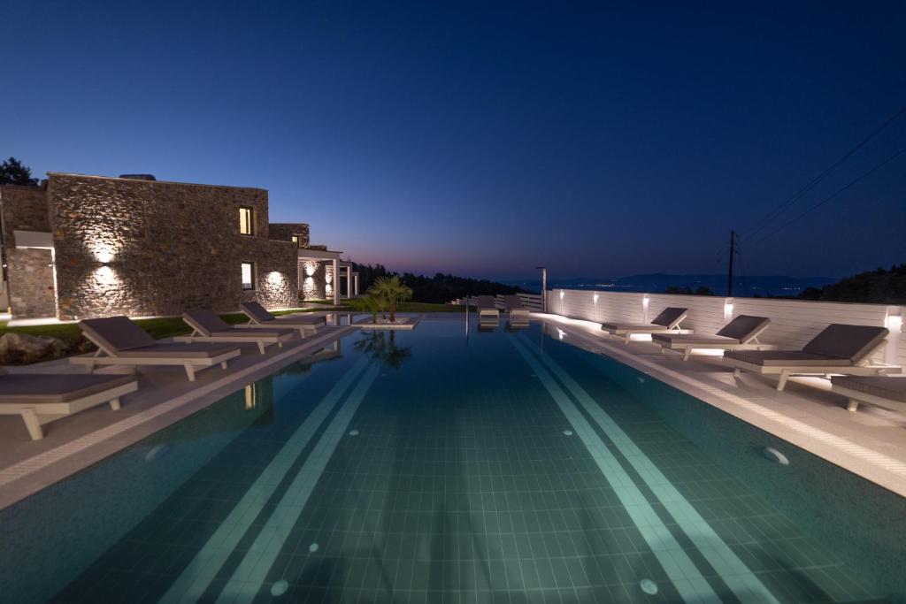 Bazén v ubytování Terra Olivia Luxury Villas and Suites nebo v jeho okolí