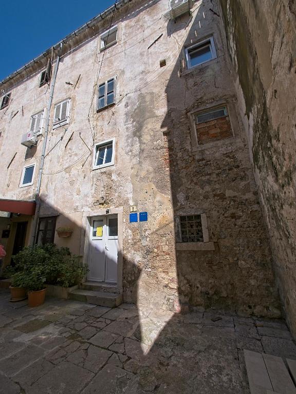 Budova, v ktorej sa apartmán nachádza