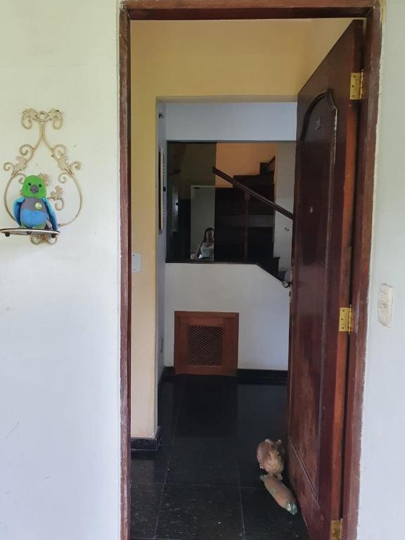  Apartamento grande em condomínio no Guarujá