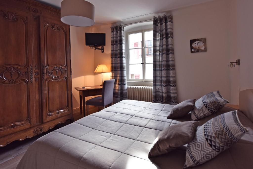 Postel nebo postele na pokoji v ubytování Hôtel de l'Ange