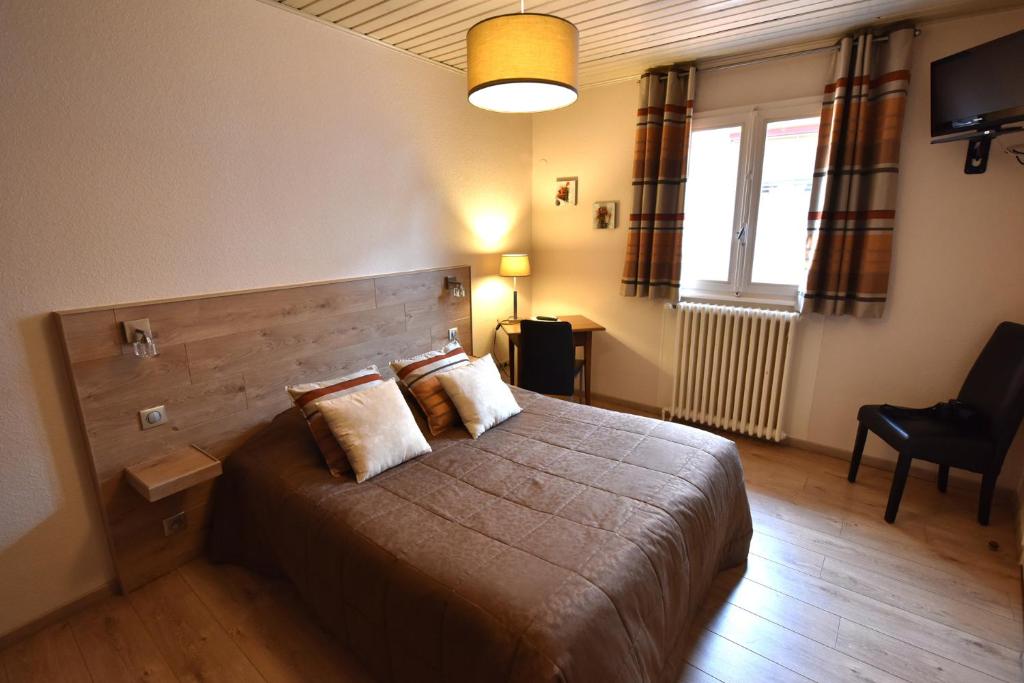 Postel nebo postele na pokoji v ubytování Hôtel de l'Ange