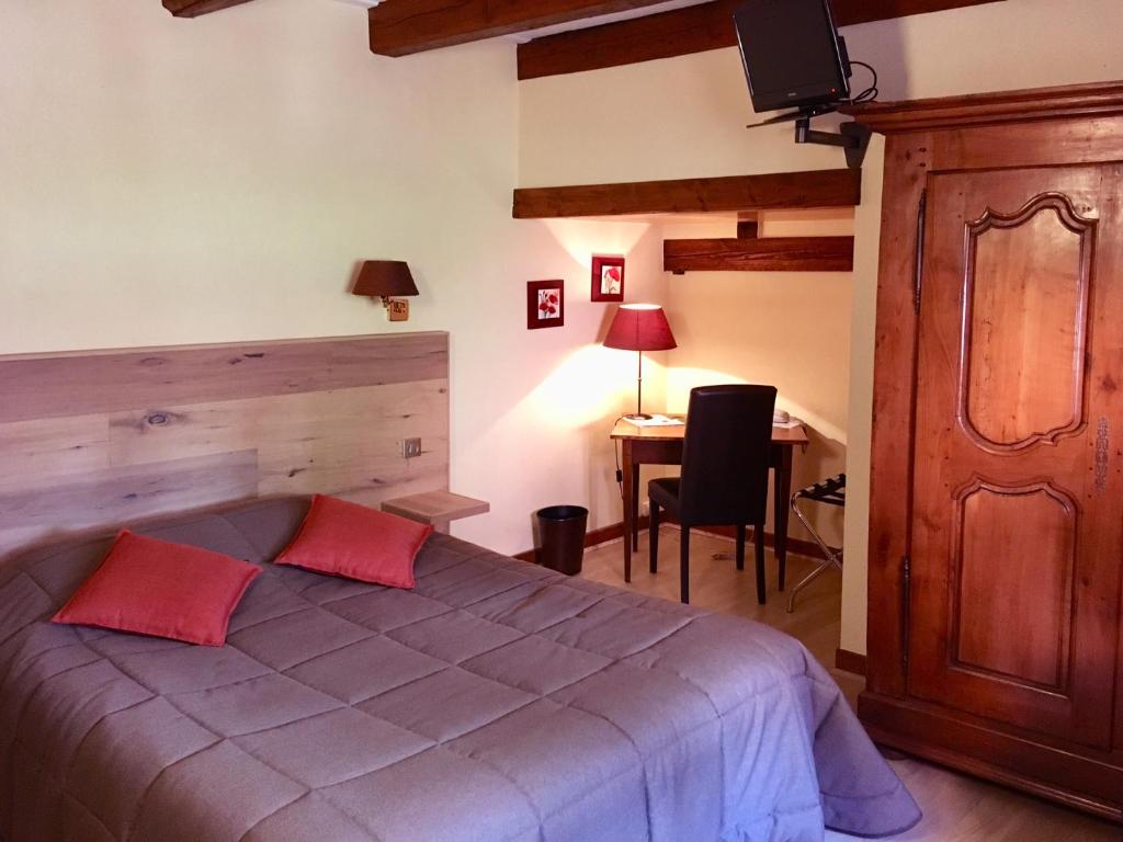 Postel nebo postele na pokoji v ubytování Hôtel de l'Ange