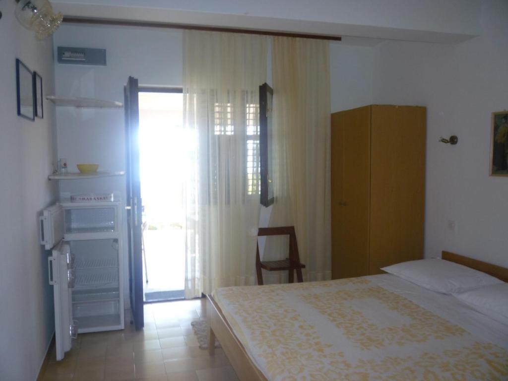 Postel nebo postele na pokoji v ubytování Apartment in Pisak with sea view, terrace, air conditioning, Wi-Fi (4722-1)