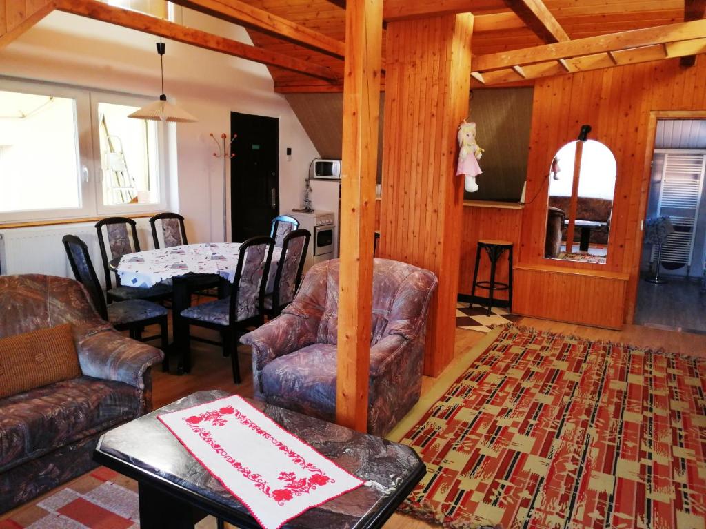 A seating area at Szent György Vendégház