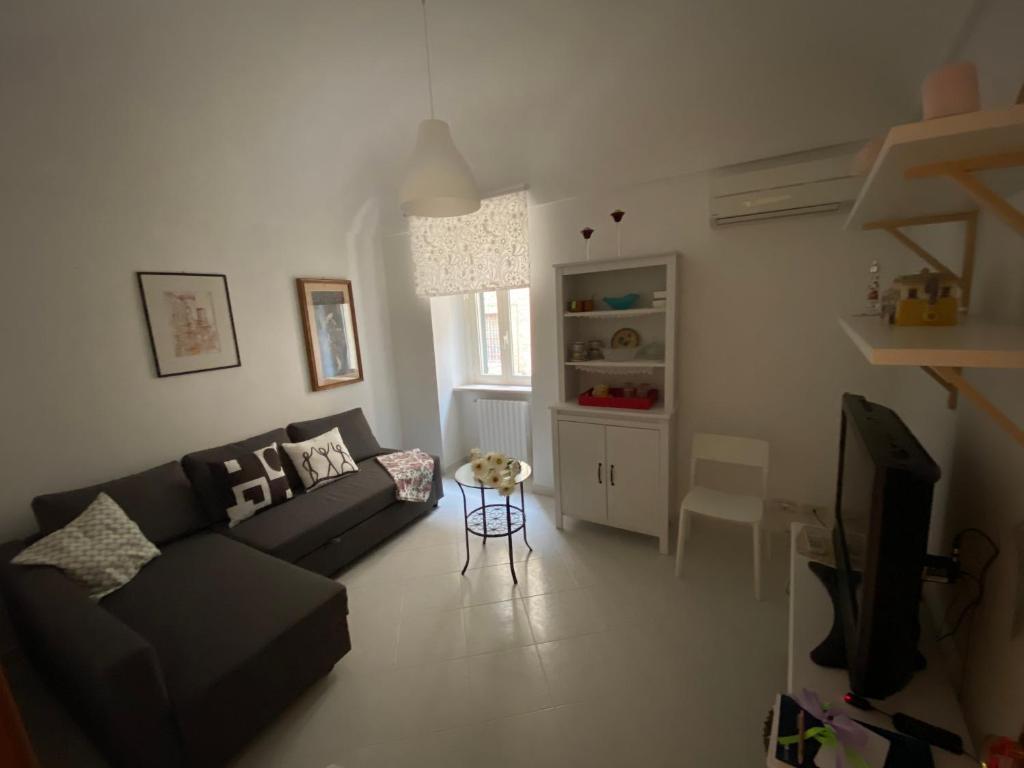 Telewizja i/lub zestaw kina domowego w obiekcie La casa di Nonna Clo, nel centro di Vasto