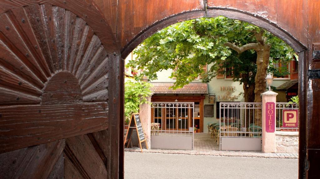 Fotografie z fotogalerie ubytování Hôtel de l'Ange v destinaci Niedermorschwihr