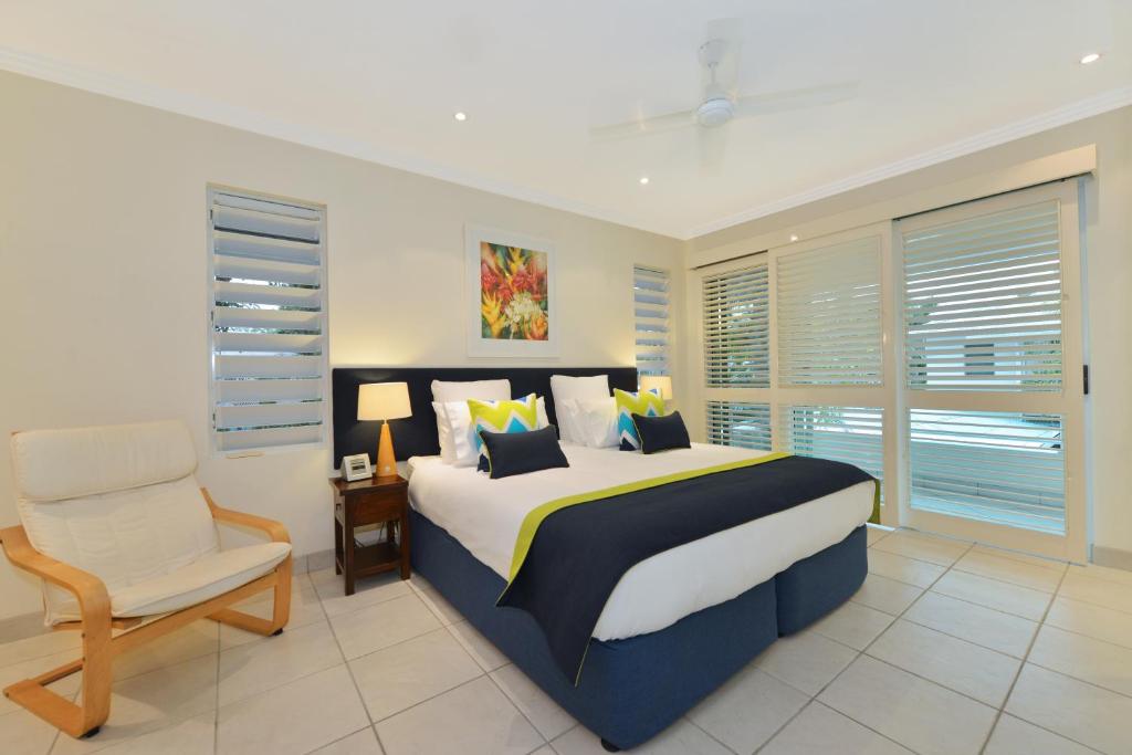 Postel nebo postele na pokoji v ubytování Reef Villa Port Douglas