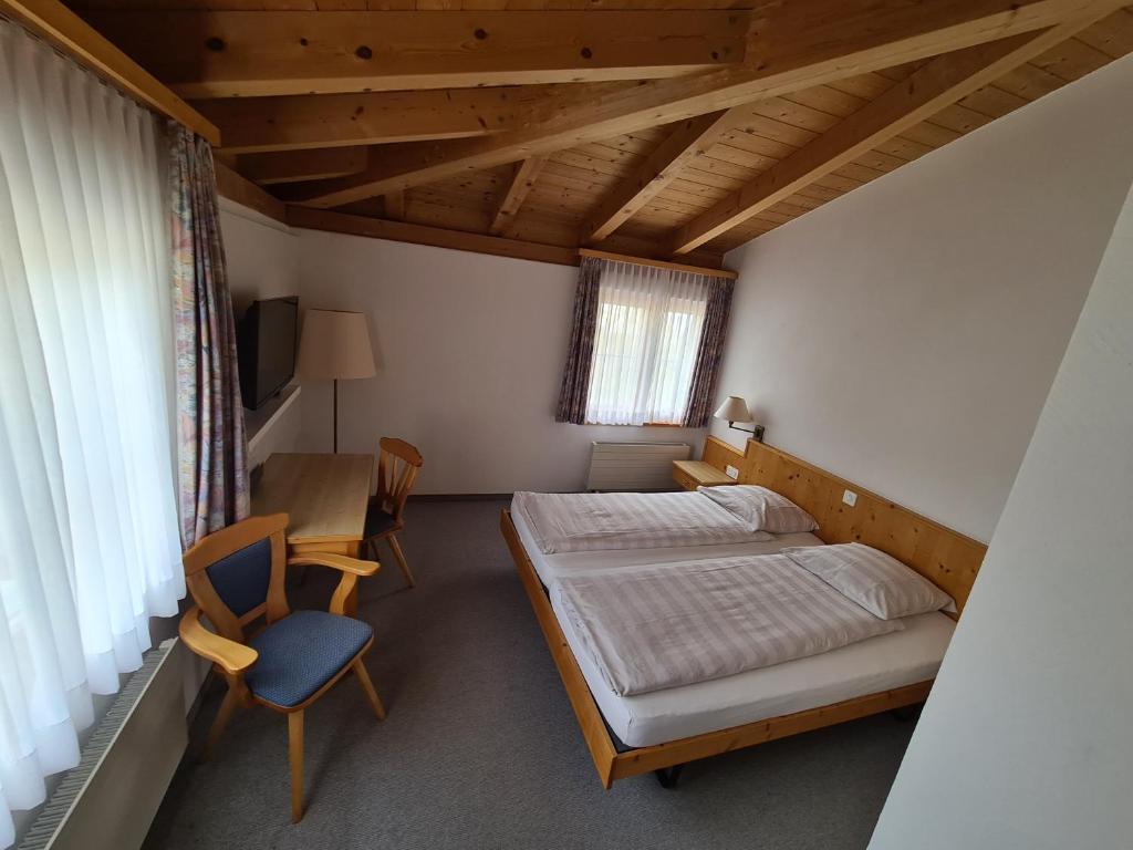 Postel nebo postele na pokoji v ubytování Hotel Stätzerhorn