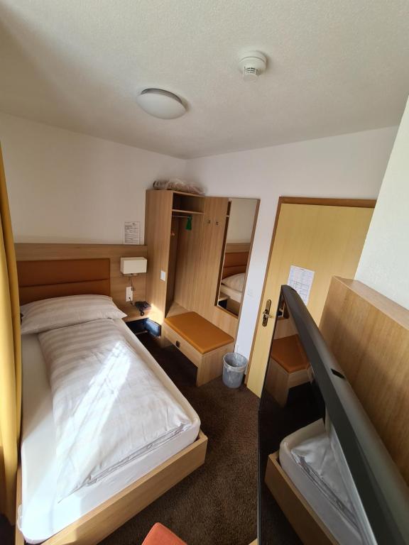 Postel nebo postele na pokoji v ubytování Hotel Stätzerhorn