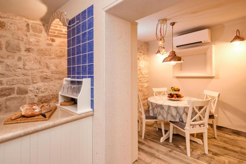 Kuchyň nebo kuchyňský kout v ubytování Villa Varda - Villa Latica