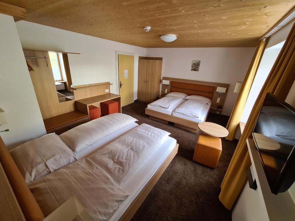 Postel nebo postele na pokoji v ubytování Hotel Stätzerhorn