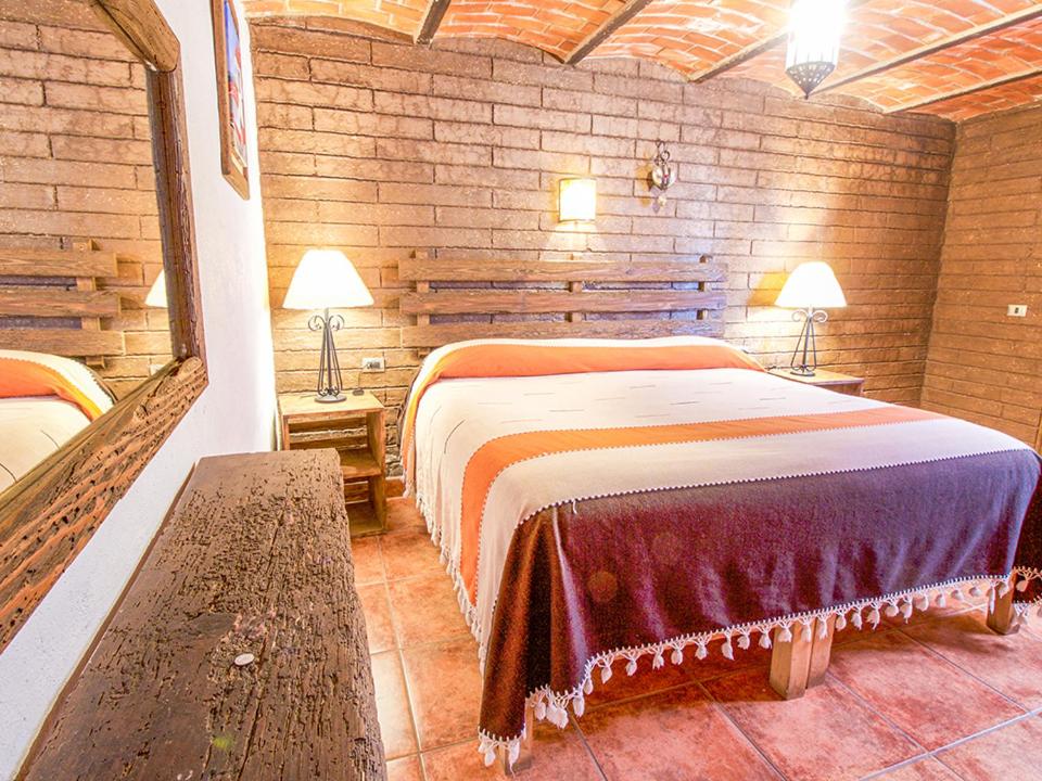 Postel nebo postele na pokoji v ubytování Hotel Mi Pueblito Tapalpa