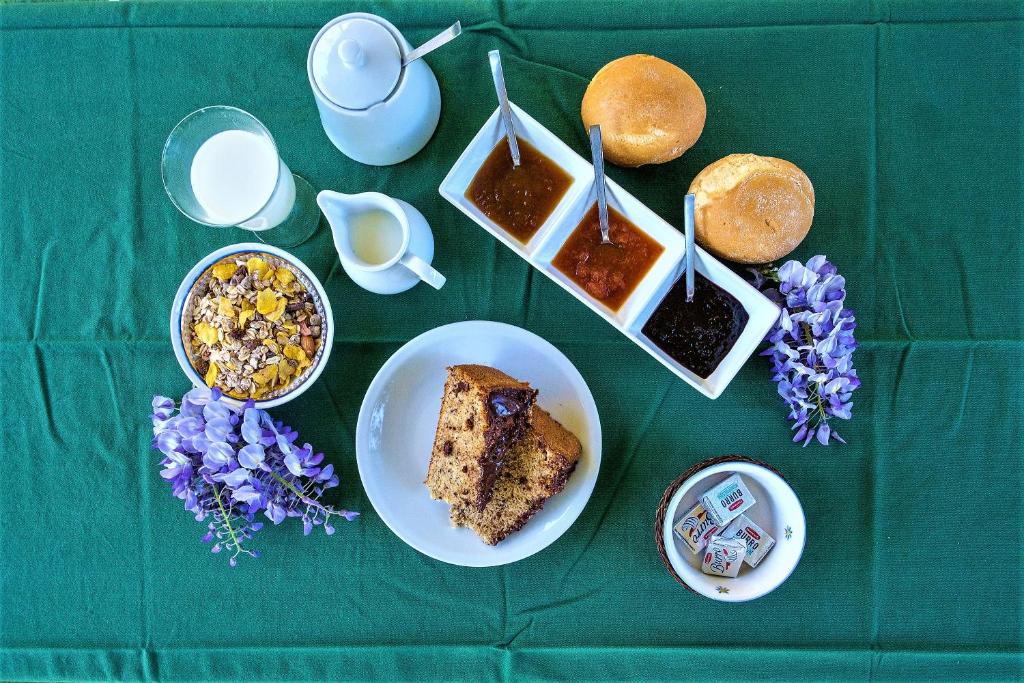 Jedlo v ubytovaní bed & breakfast alebo blízkom okolí