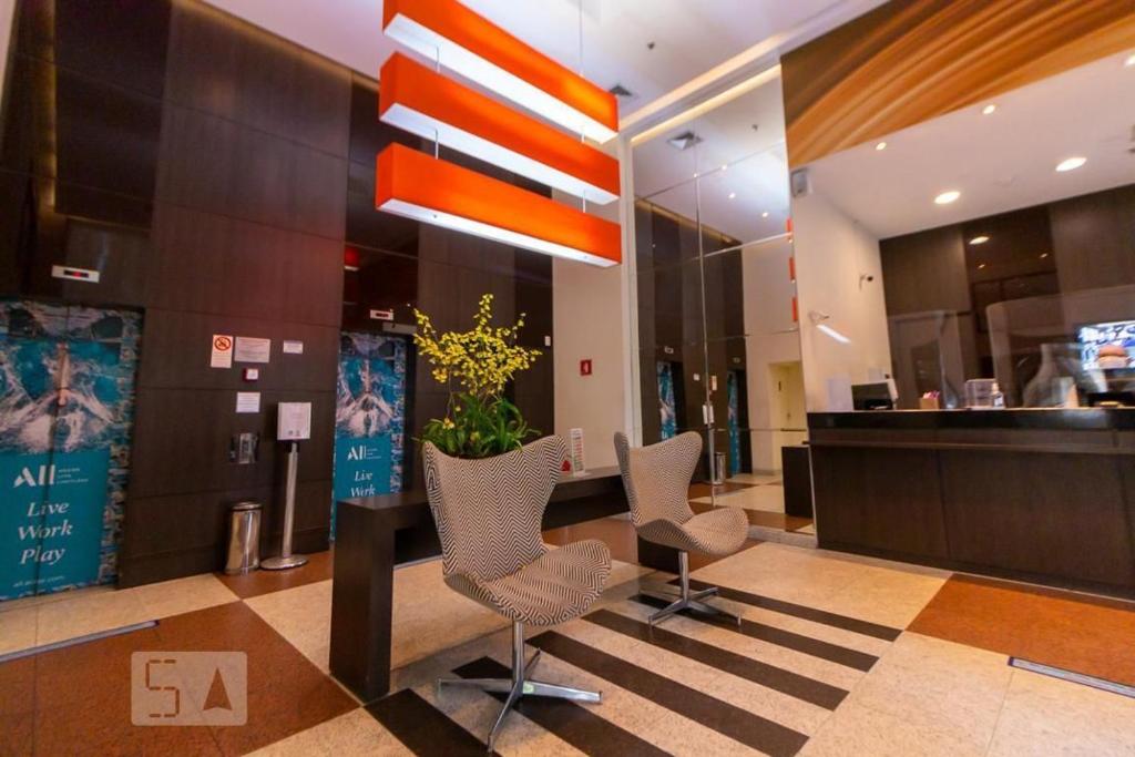  Confortável Studio na melhor localização de Moema por Carpediem