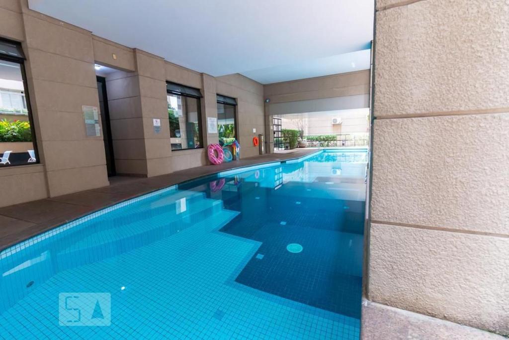  Confortável Studio na melhor localização de Moema por Carpediem