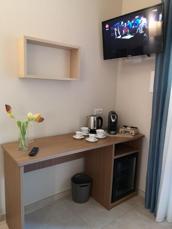 Příslušenství pro přípravu čaje a kávy v ubytování MaLù BEST Rooms - Tropea