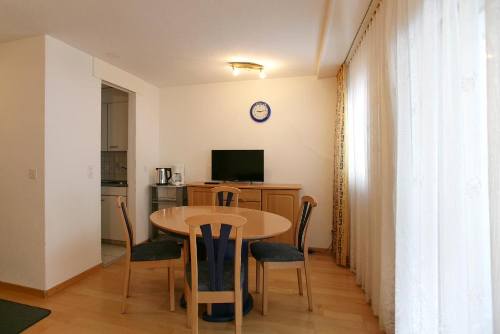 TV a/nebo společenská místnost v ubytování Baron / Baronesse Apartments