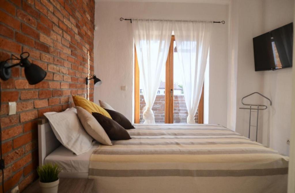 Łóżko lub łóżka w pokoju w obiekcie Holiday house in Svetvincenat with Terrace, Air conditioning, WIFI, Washing machine (4843-1)