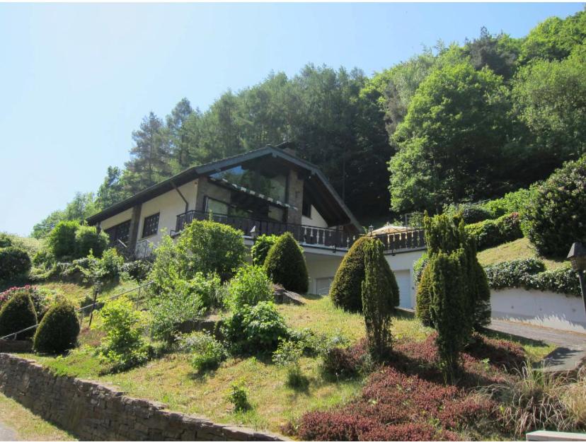 a house with a garden in front of it at Ferienappartement WildeAhr - Urlaub beim Winzer! in Rech