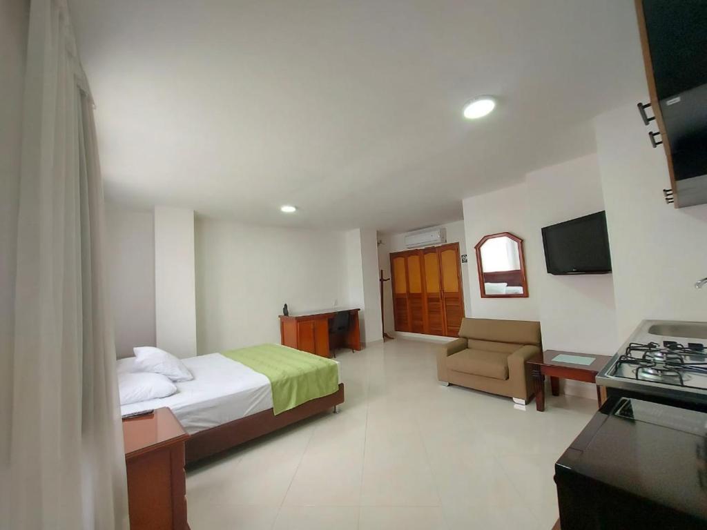 Postel nebo postele na pokoji v ubytování Hotel Florida Inn