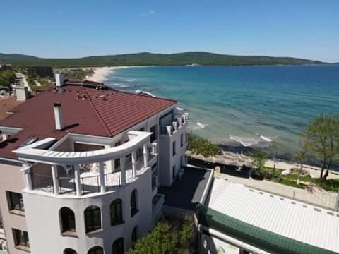 Pohľad z vtáčej perspektívy na ubytovanie Ashram Hotel