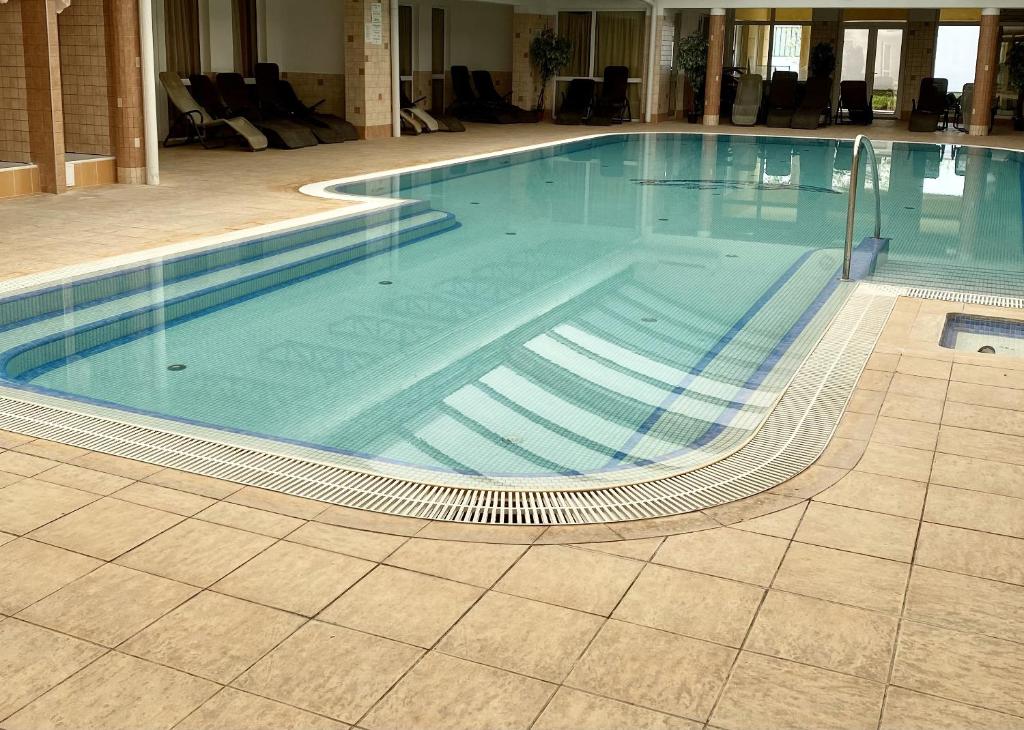 Бассейн в AquaLITA Apartman Zalakaros или поблизости