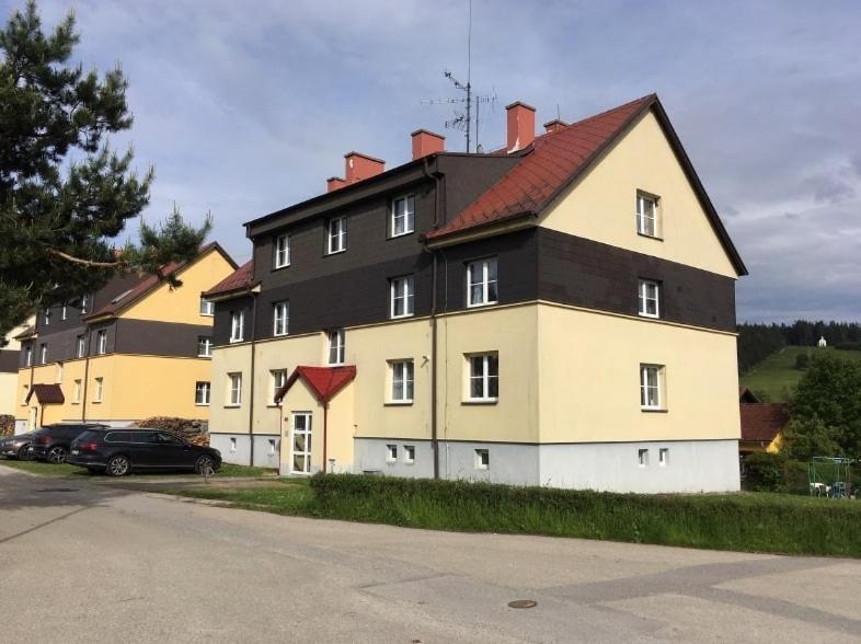 Budova, kde se apartmán nachází
