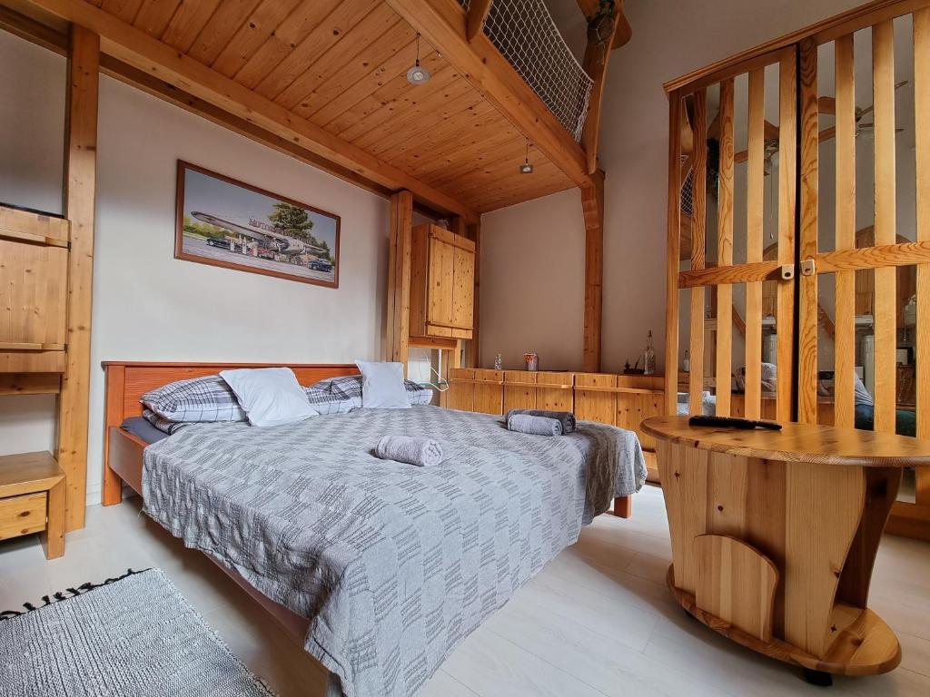 Postel nebo postele na pokoji v ubytování Little Cozy Apartman