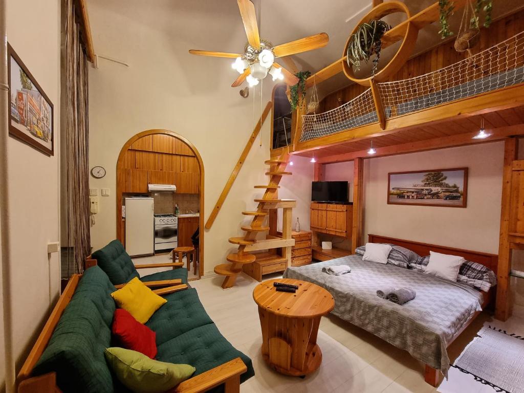 Postel nebo postele na pokoji v ubytování Little Cozy Apartman