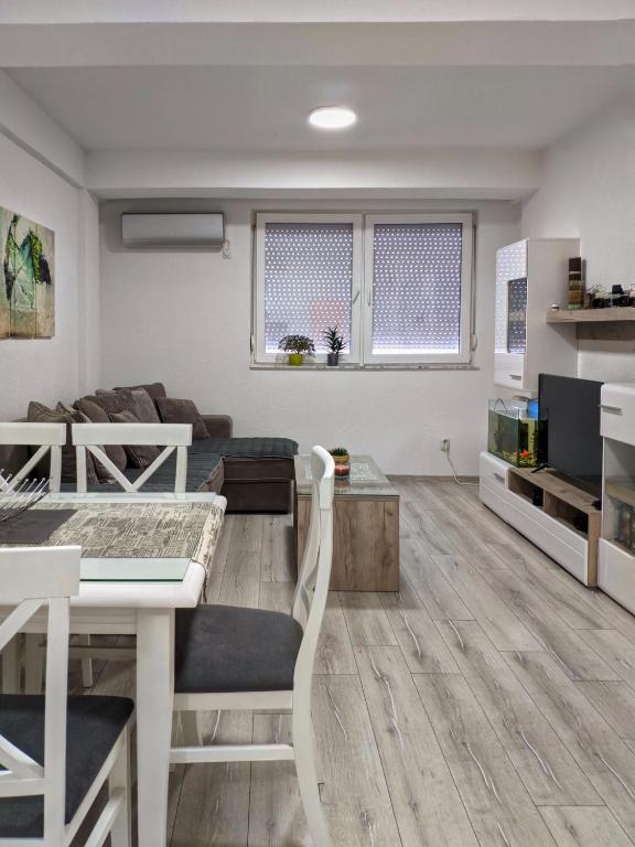 Zona d'estar a PB Apartment Ohrid