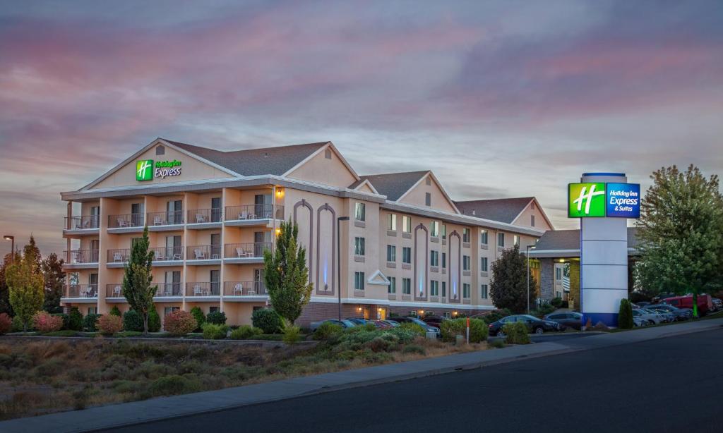 a rendering of a hotel with a sign in front of it at Holiday Inn Express Hotel & Suites Richland in Richland