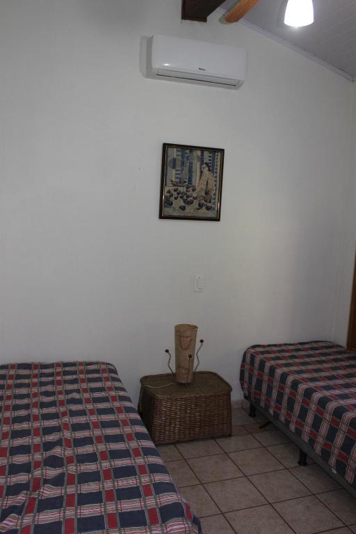  Casa com piscina aquecida e com grande área verde.