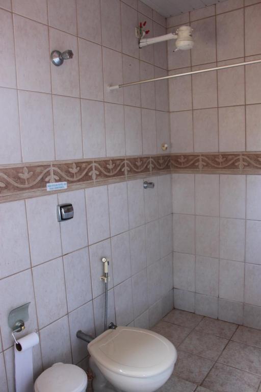  Casa com piscina aquecida e com grande área verde.