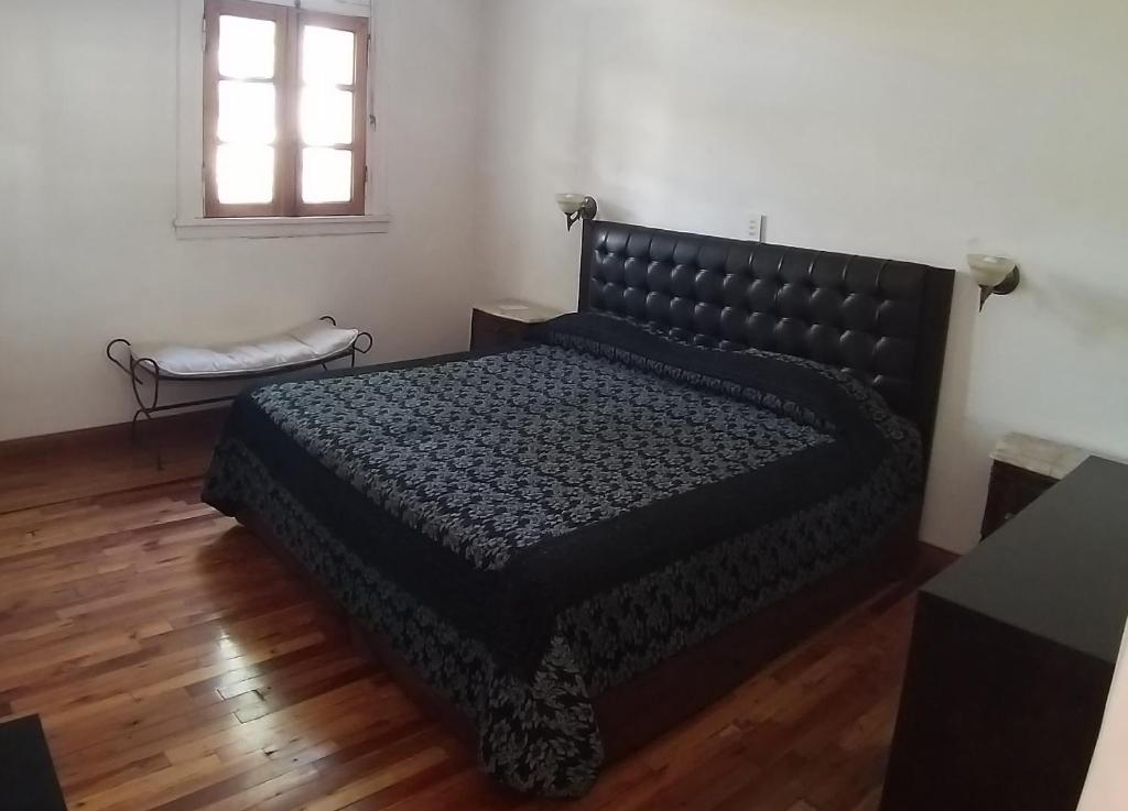 Cama o camas de una habitación en 515 St. Patrick Guesthouse Hotel