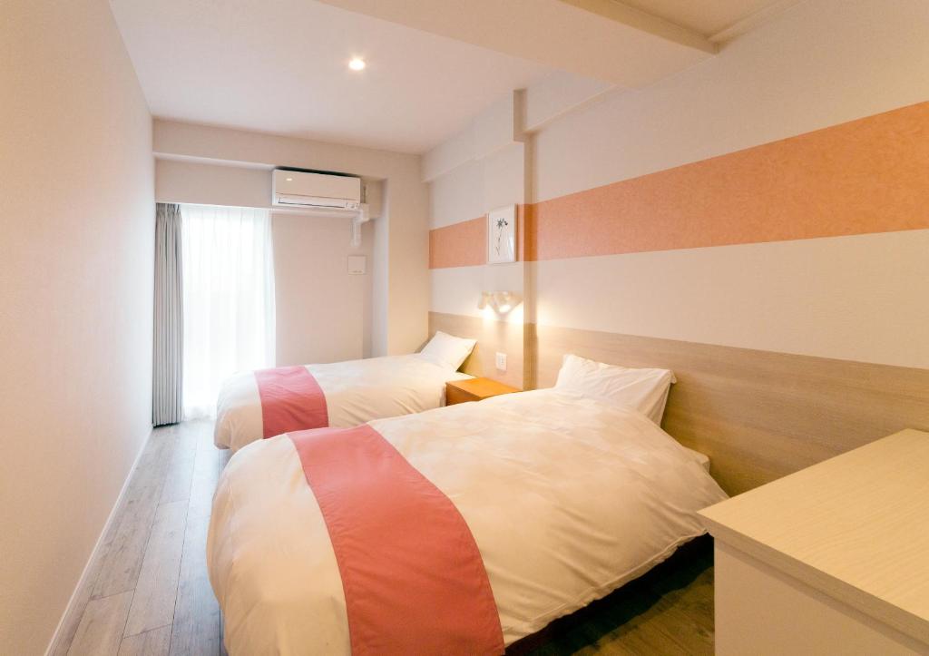 Postel nebo postele na pokoji v ubytování SARASA HOTEL Namba