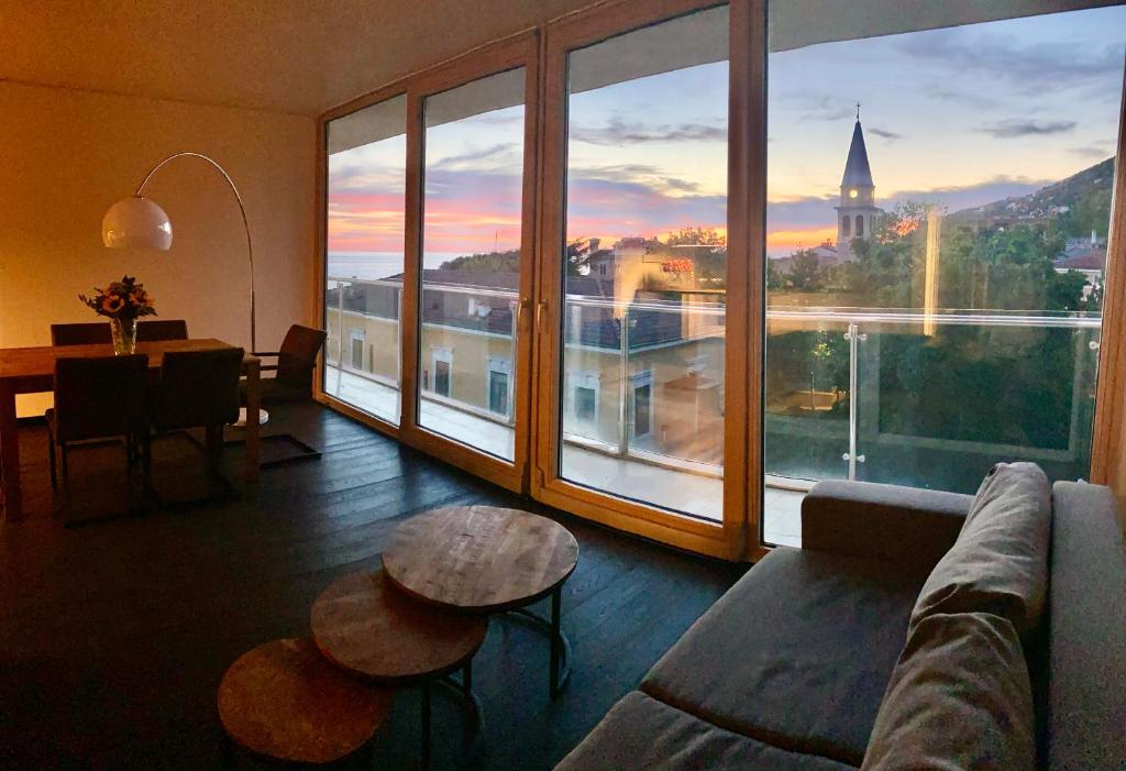 Widok na góry z tego aparthotelu
