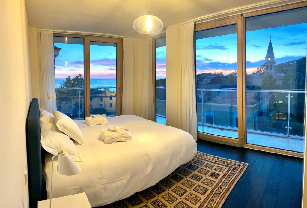 Łóżko lub łóżka w pokoju w obiekcie Panorama Apartment