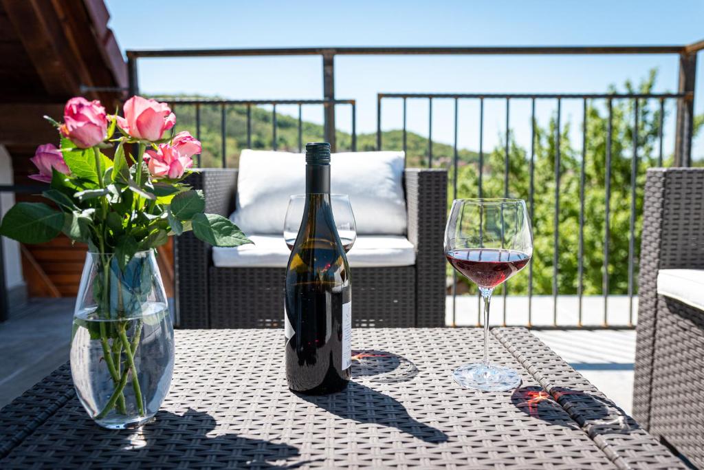 Balkon lub taras w obiekcie Szigligeti Mandula Kert Vendégház