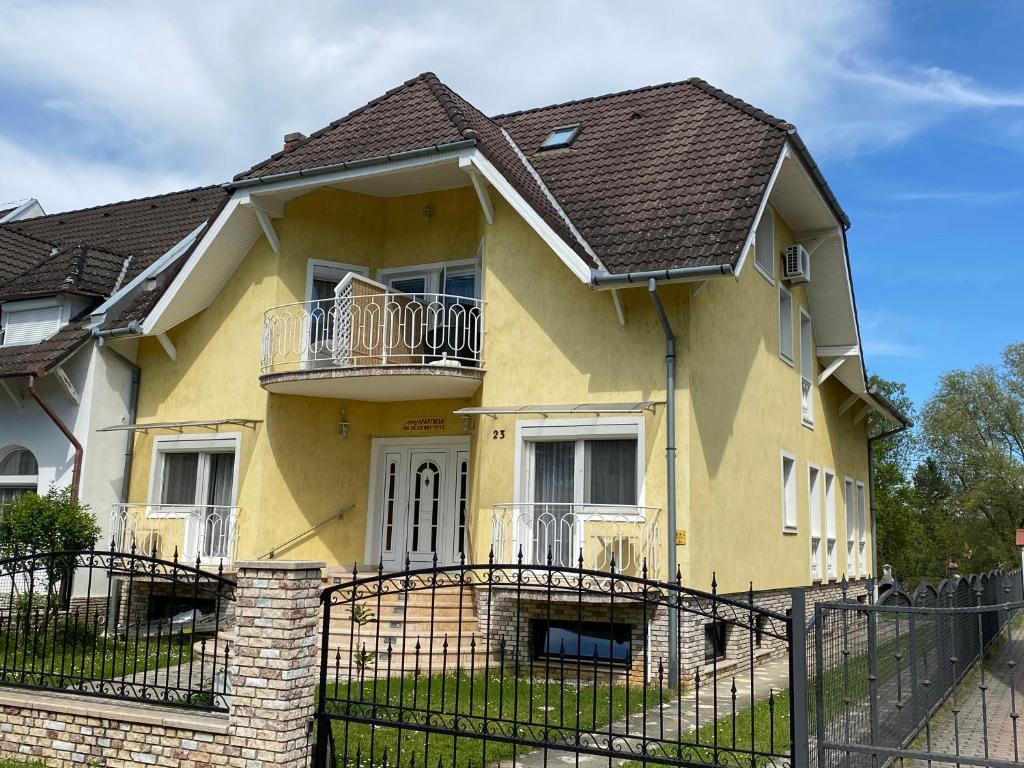 Budova, v ktorej sa apartmán nachádza