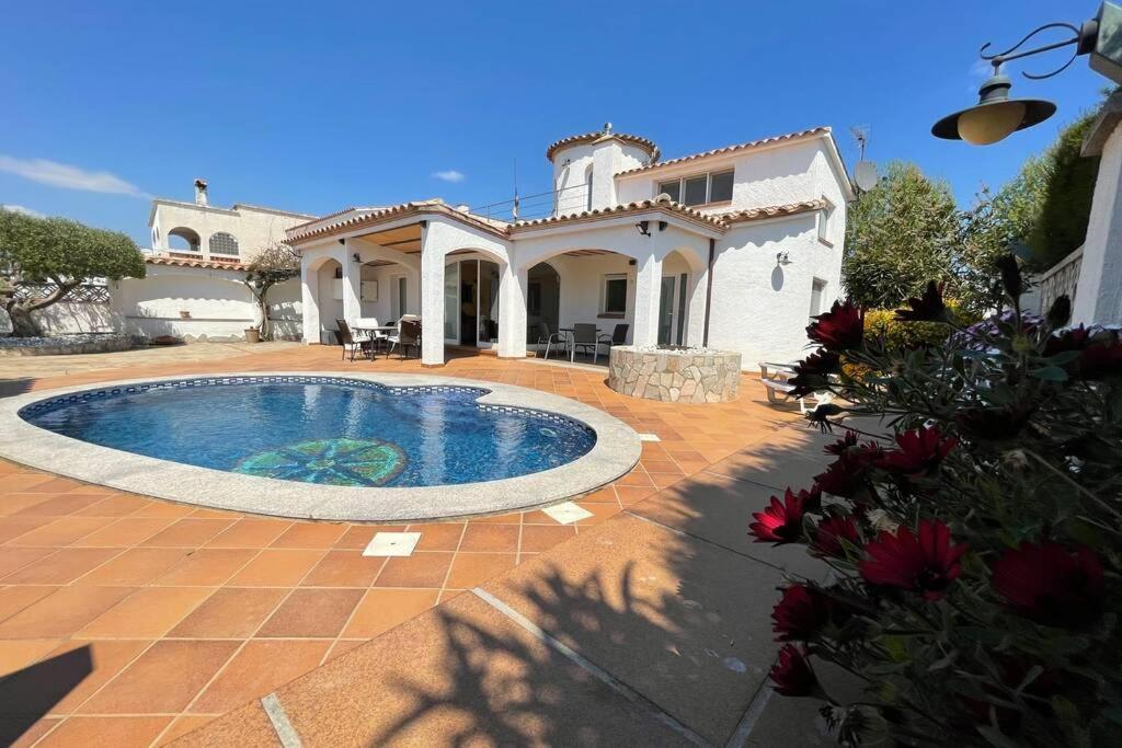 Villa cozy Empuriabrava piscina privada, Empuriabrava ...