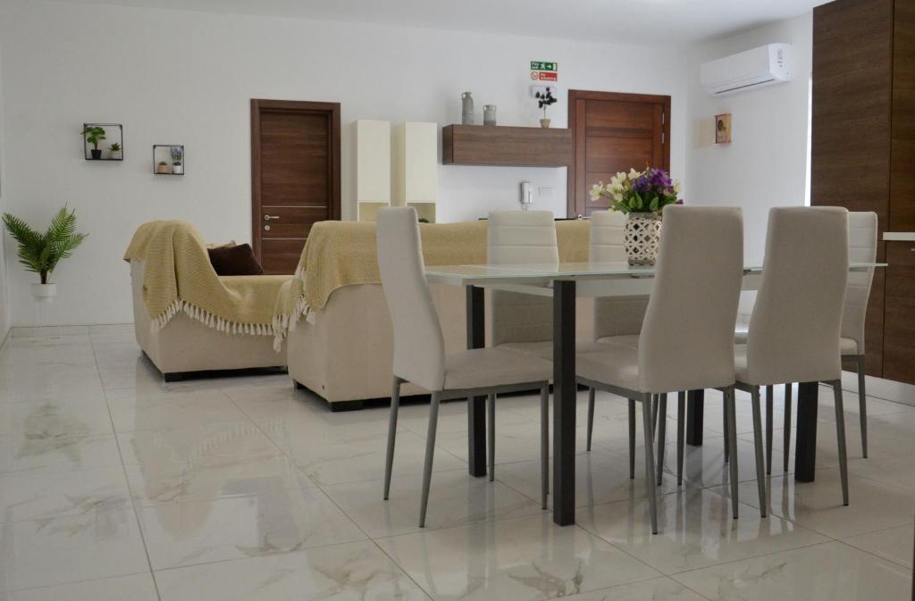 Posezení v ubytování Lorenza Letting Apartment