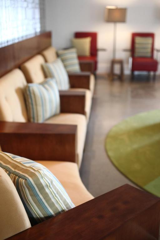 Posezení v ubytování Hotel Indigo Athens - University Area by IHG